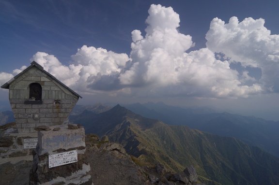 Vrchol Mt. Legnone.