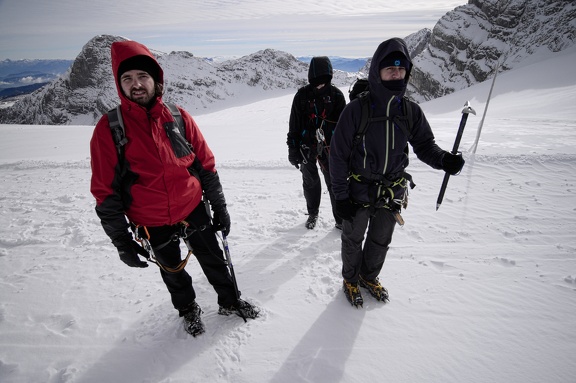 Odhodlaní polárníci chvíli před nástupem na ferratu.